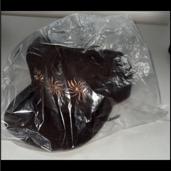 Billabong Brown Corduroy Cap with Embroidered Design - Picture 9 of 9